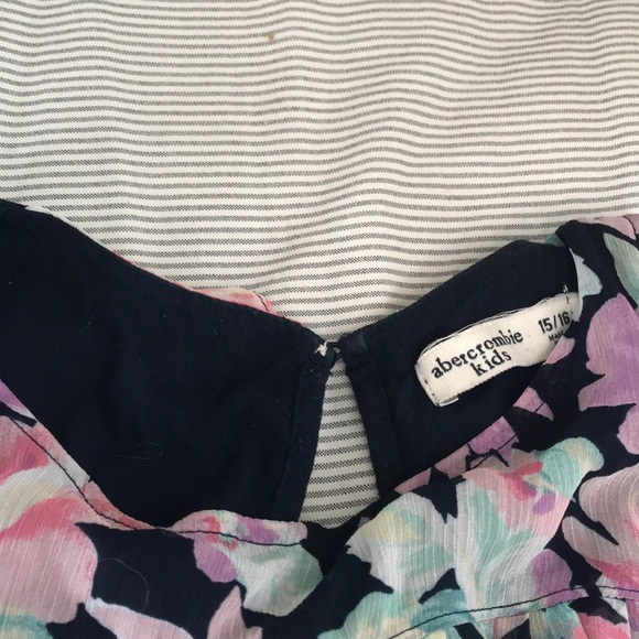 Floral romper, soft material under the silk. - Picture 2 of 4